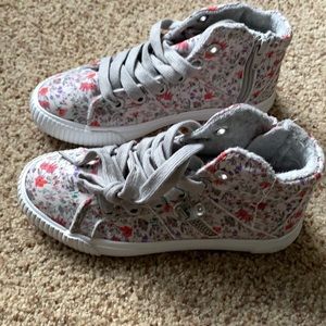 Brand new never worn ADORABLE Blowfish Malibu sneakers with flower print.